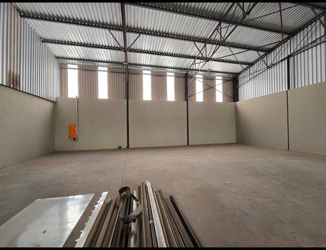 350M² WAREHOUSE TO LET IN CLEVELAND